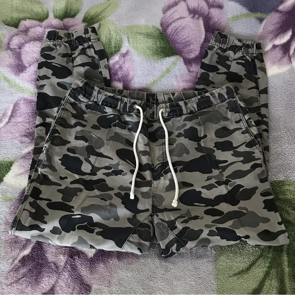 Divided by H&M Men’s Camo Joggers